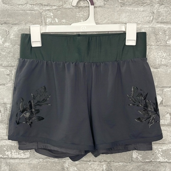 Fabletics Olesia Run Shorts - Picture 2 of 7